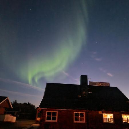 Bungalaven Lodge As Borselv Bagian luar foto