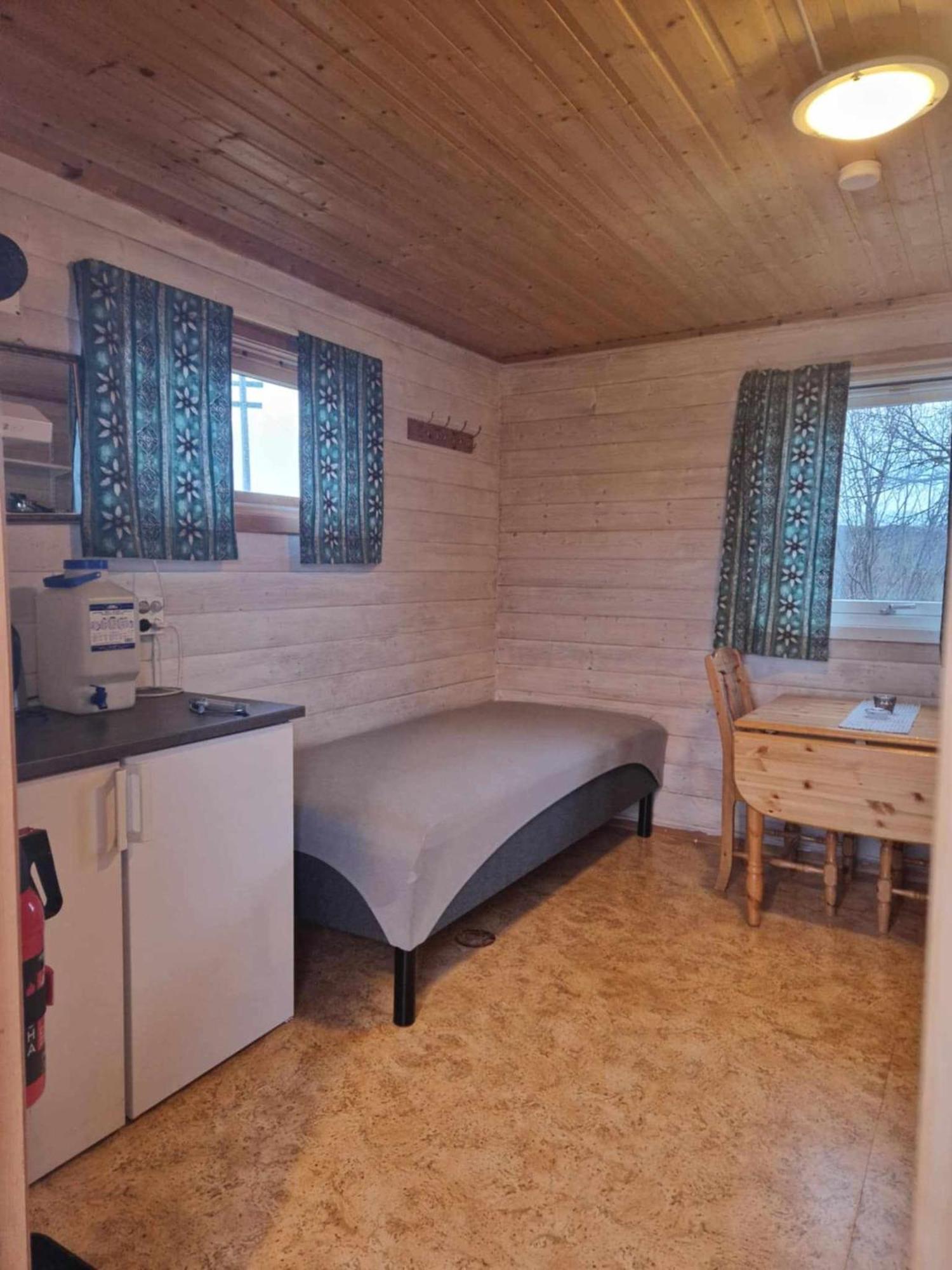 Bungalaven Lodge As Borselv Bagian luar foto