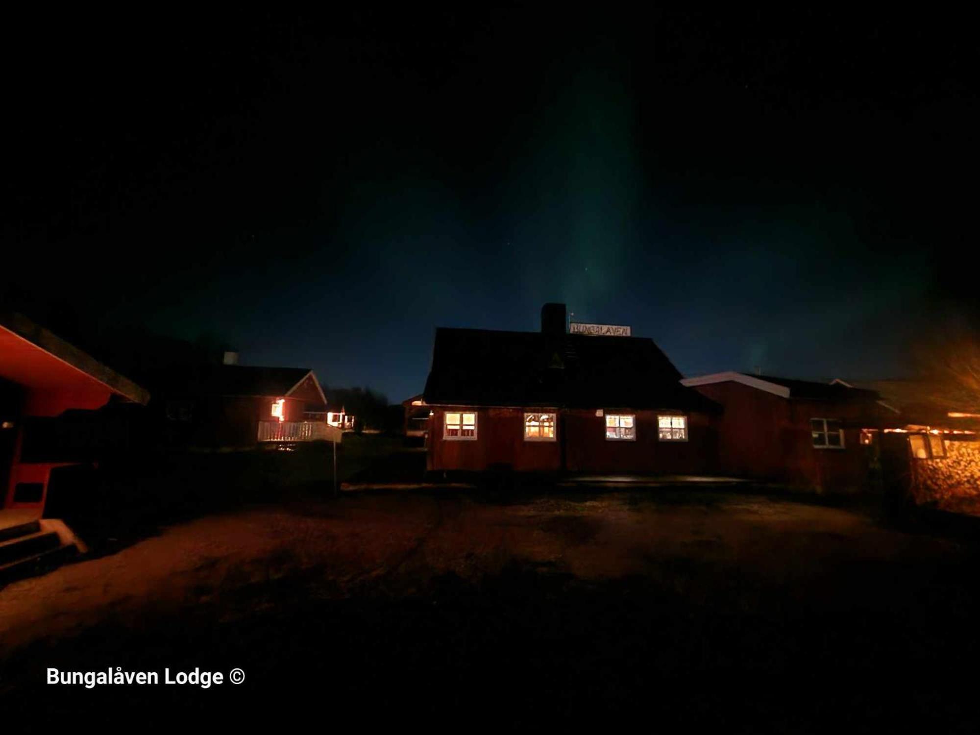 Bungalaven Lodge As Borselv Bagian luar foto