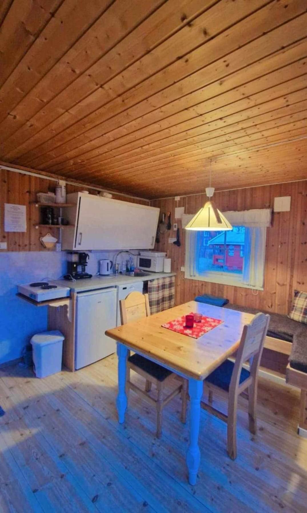 Bungalaven Lodge As Borselv Ruang foto
