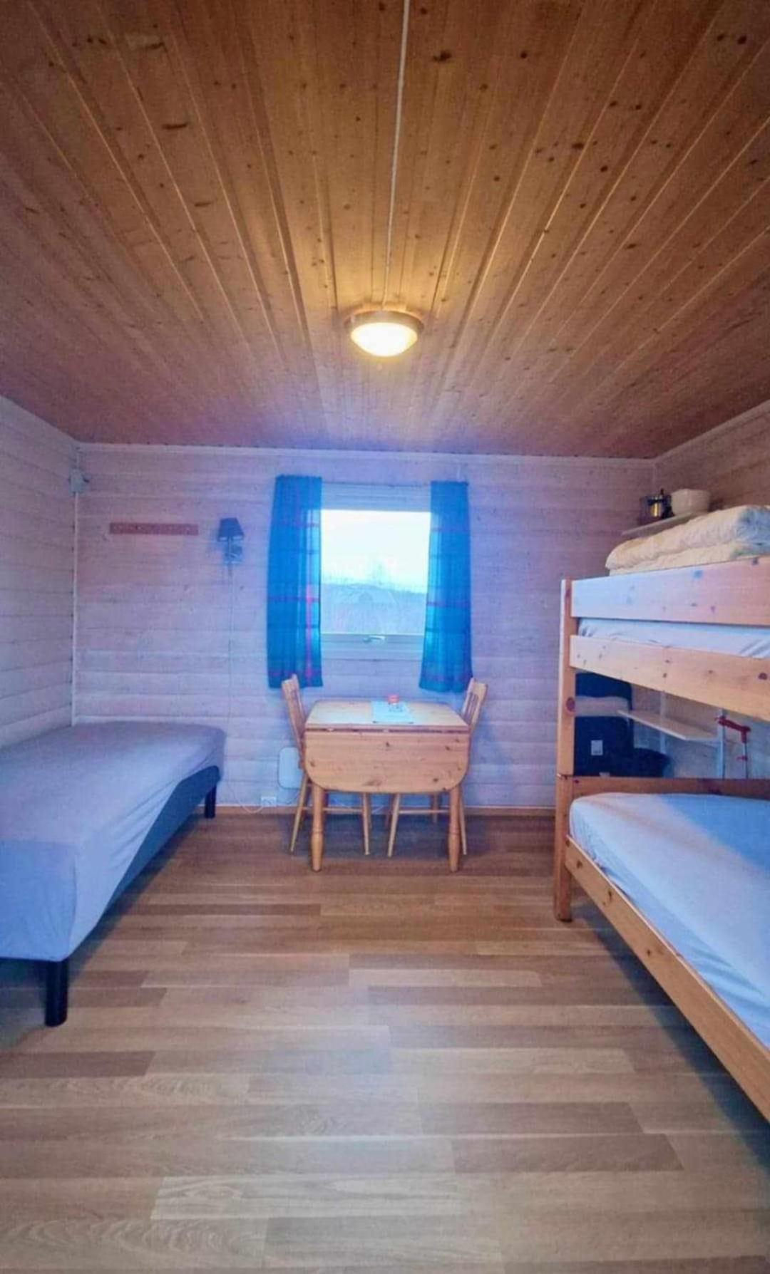 Bungalaven Lodge As Borselv Ruang foto
